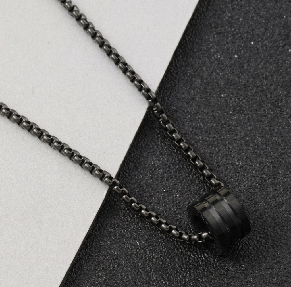 Vaara Noctis Loop Pendant
