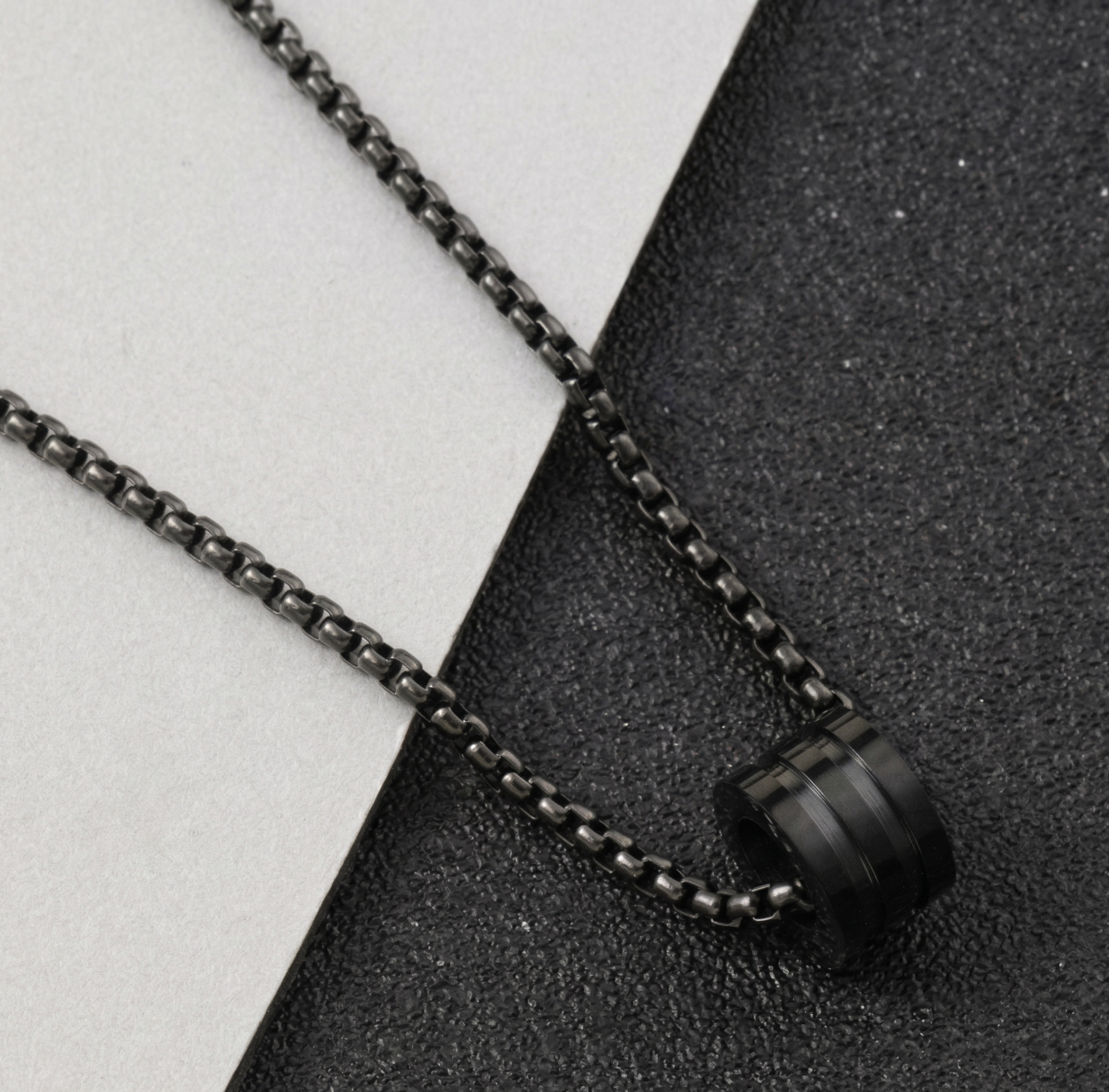 Vaara Noctis Loop Pendant