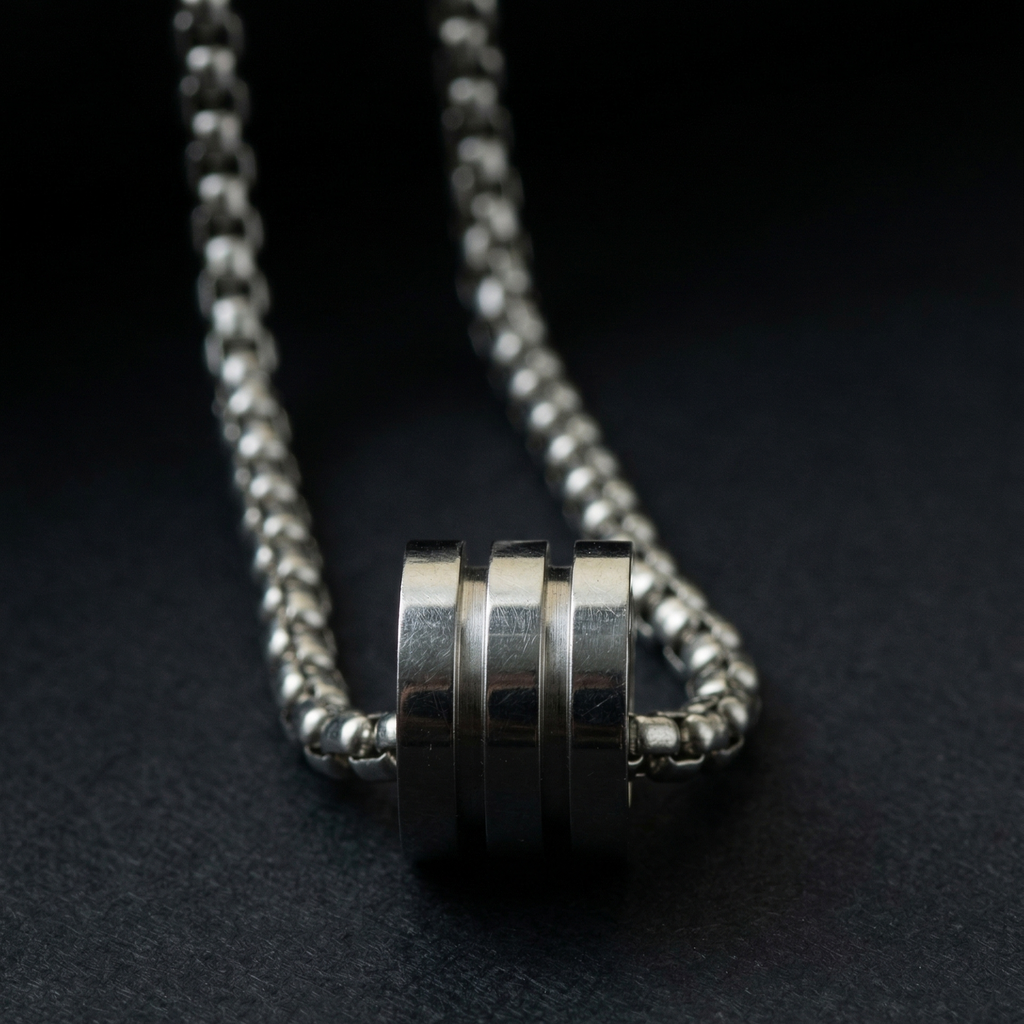 Vaara Noctis Loop Pendant