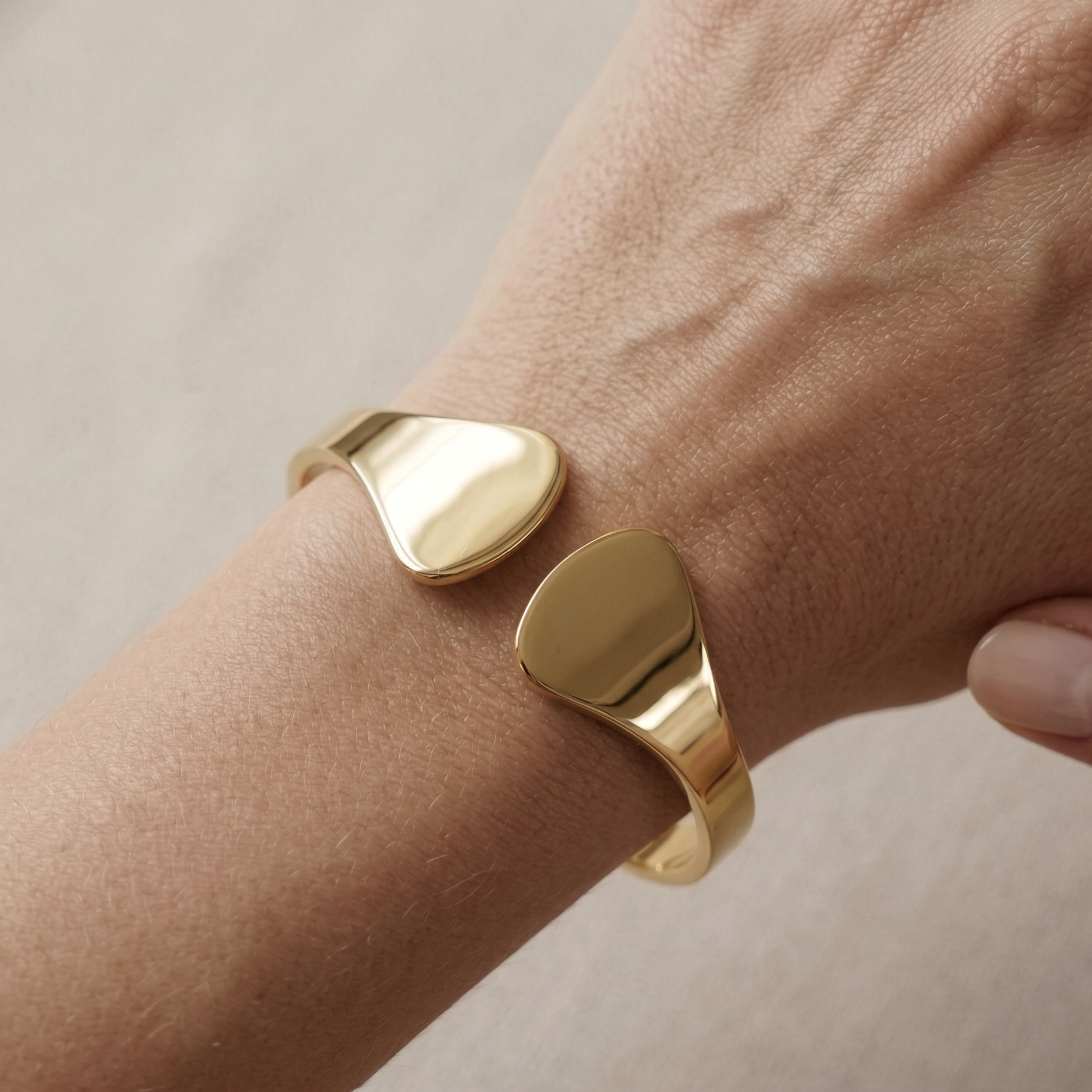 Vaara Lune Cuff