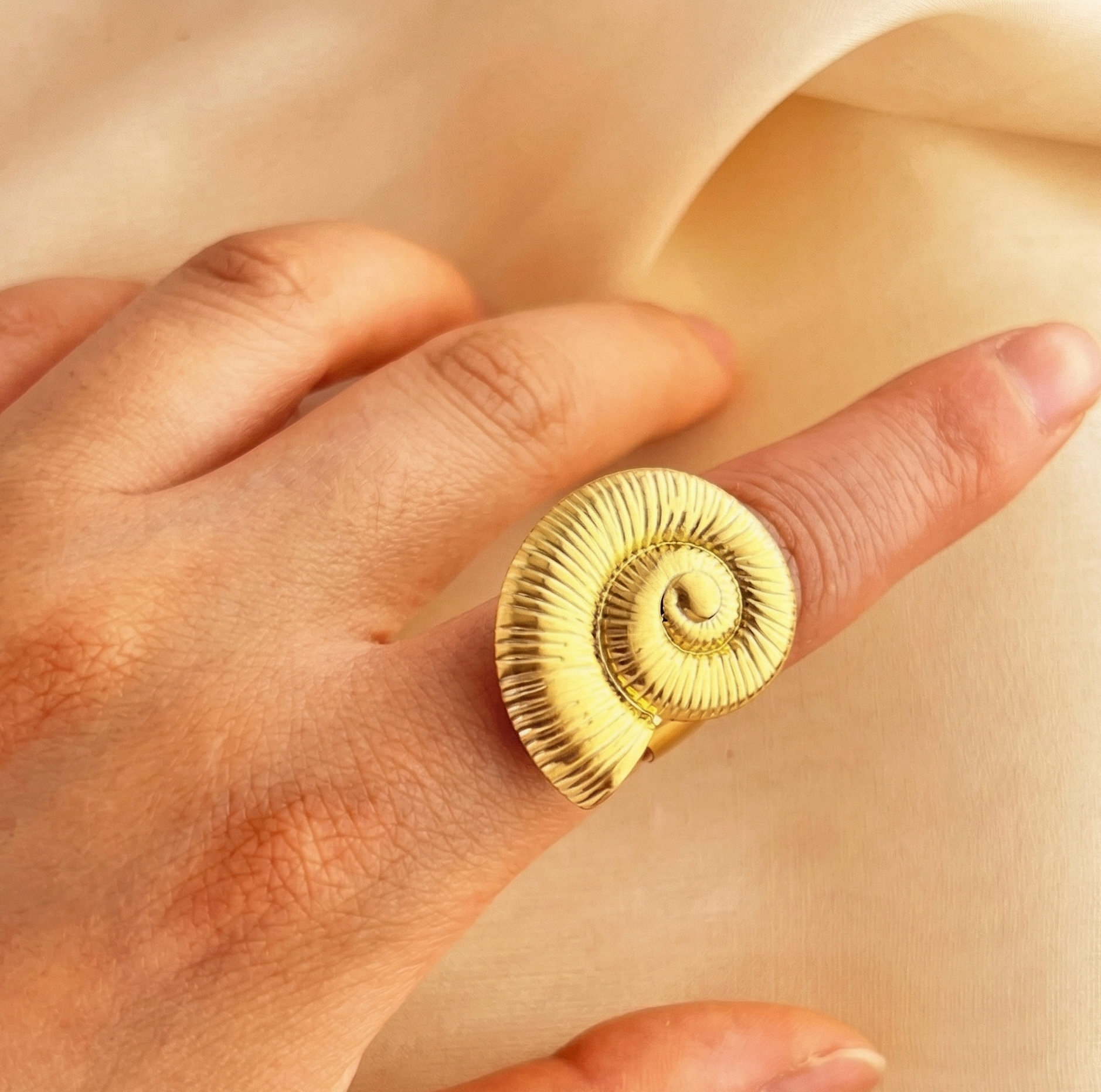 Vaara Aurelia Spiral Ring