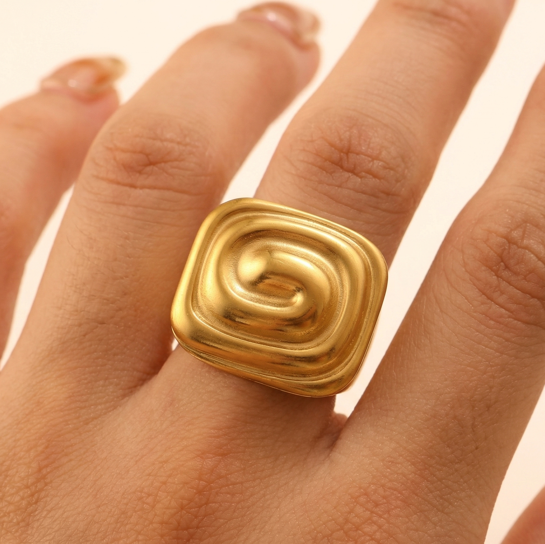 Vaara Gilded Form Ring