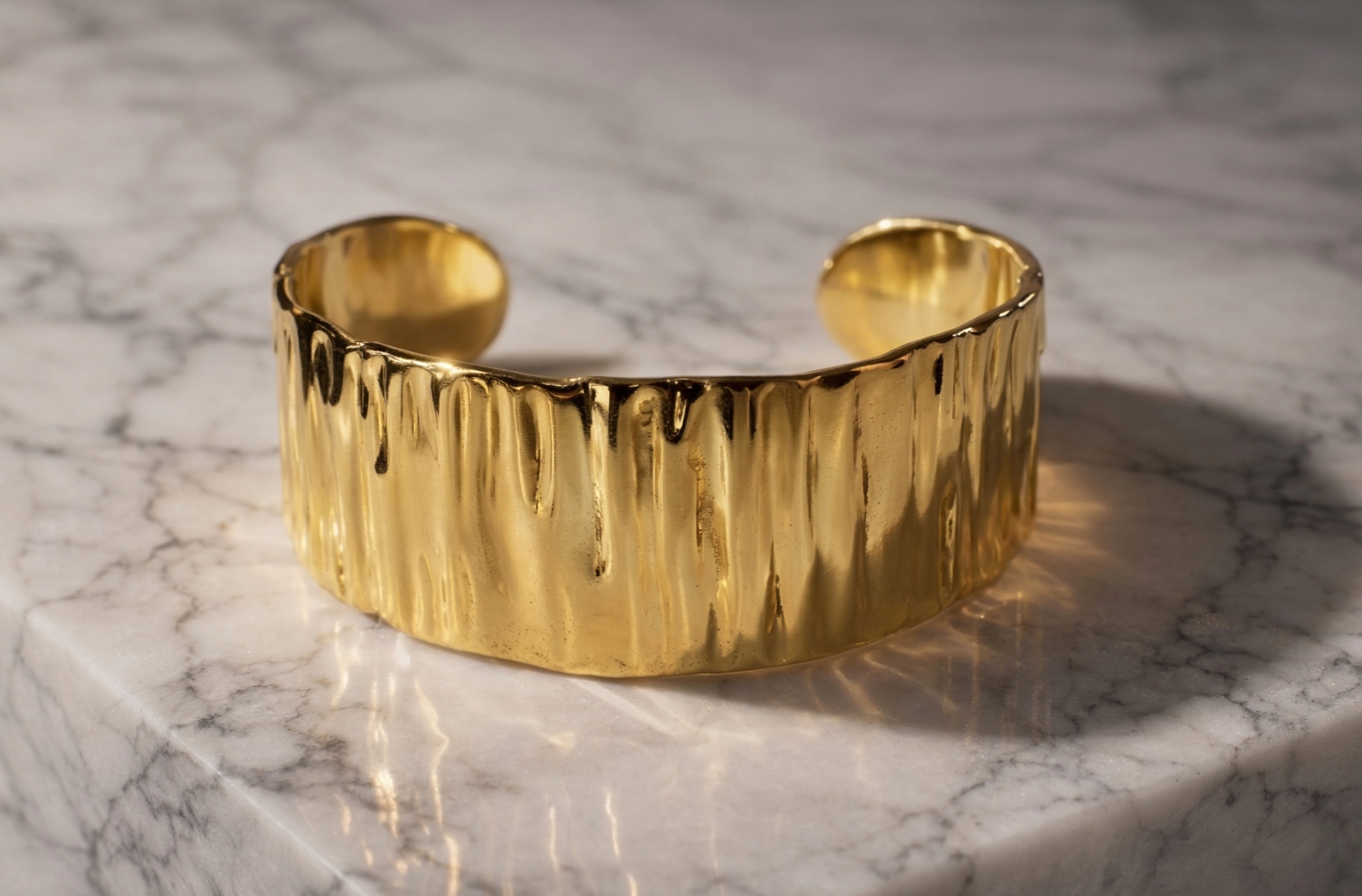 Vaara Élan Ripple Cuff