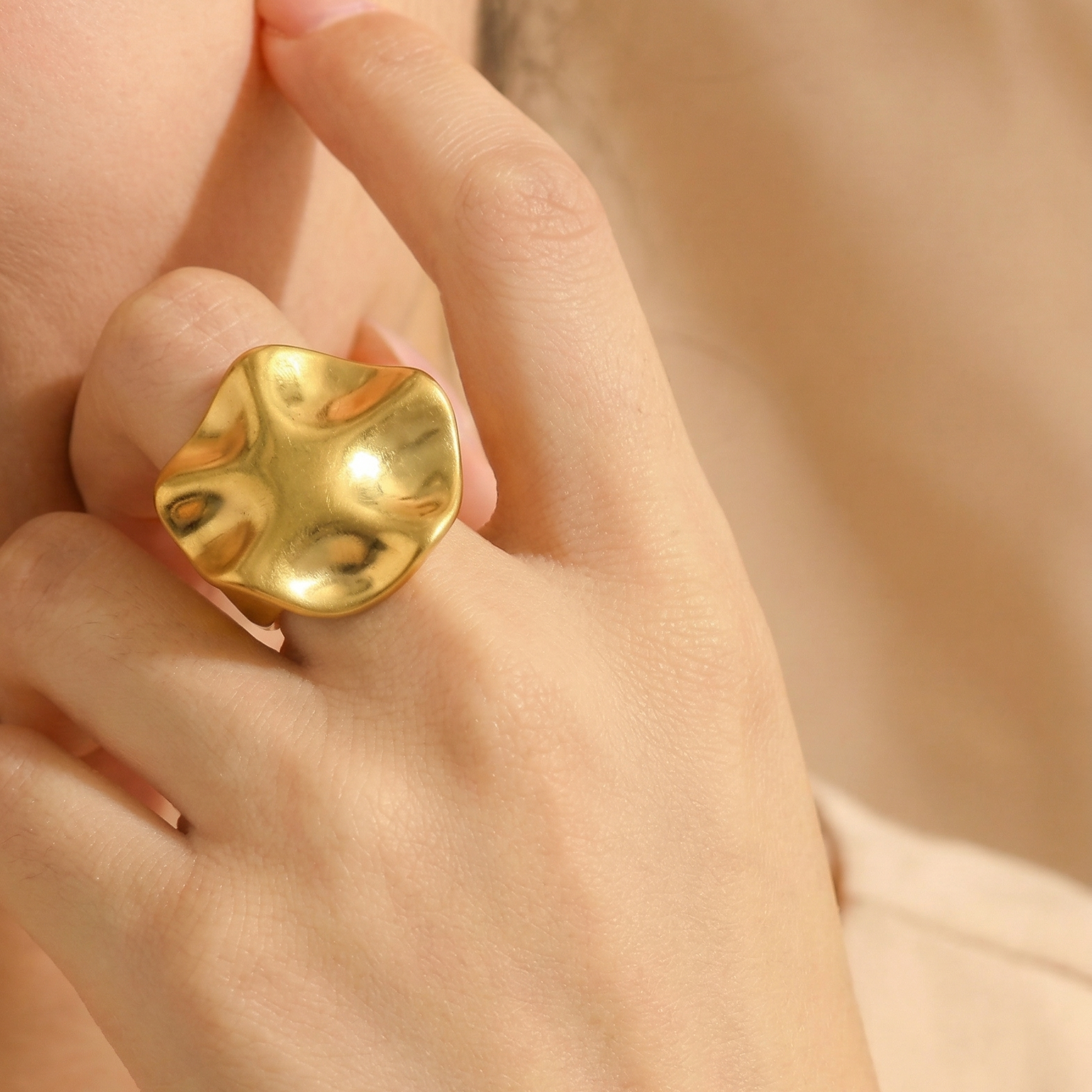 Vaara Sculpt Gold Ring