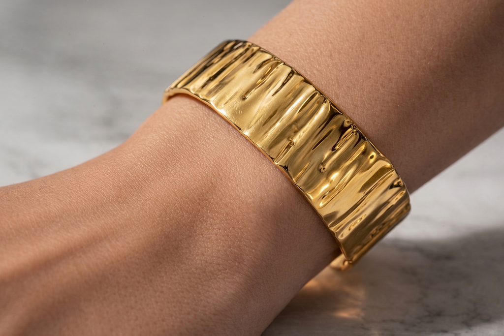 Vaara Élan Ripple Cuff