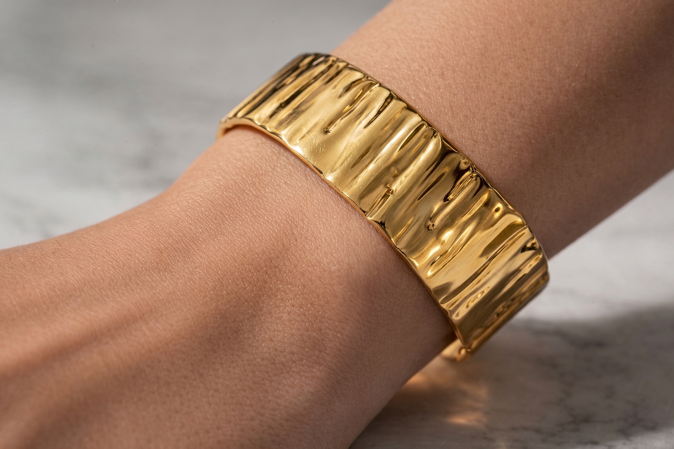 Vaara Élan Ripple Cuff
