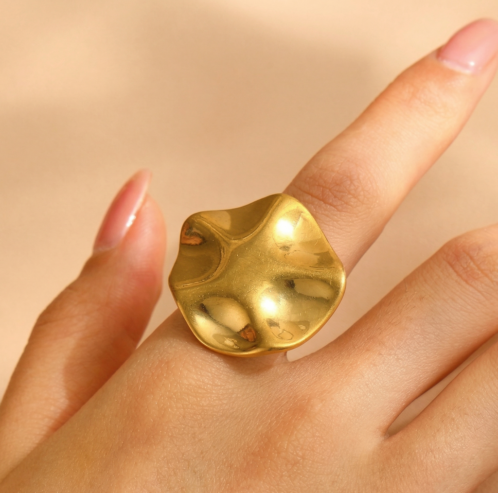 Vaara Sculpt Gold Ring