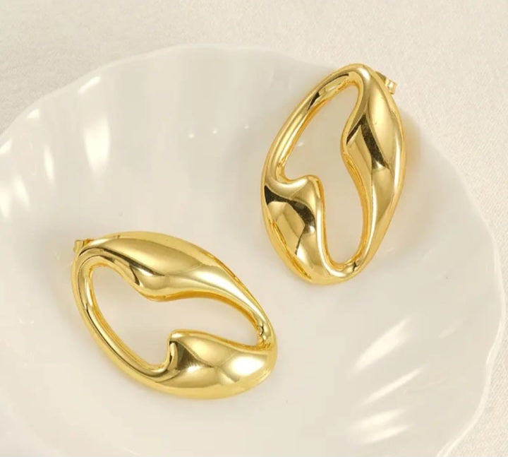 Vaara Forme Gold Earrings