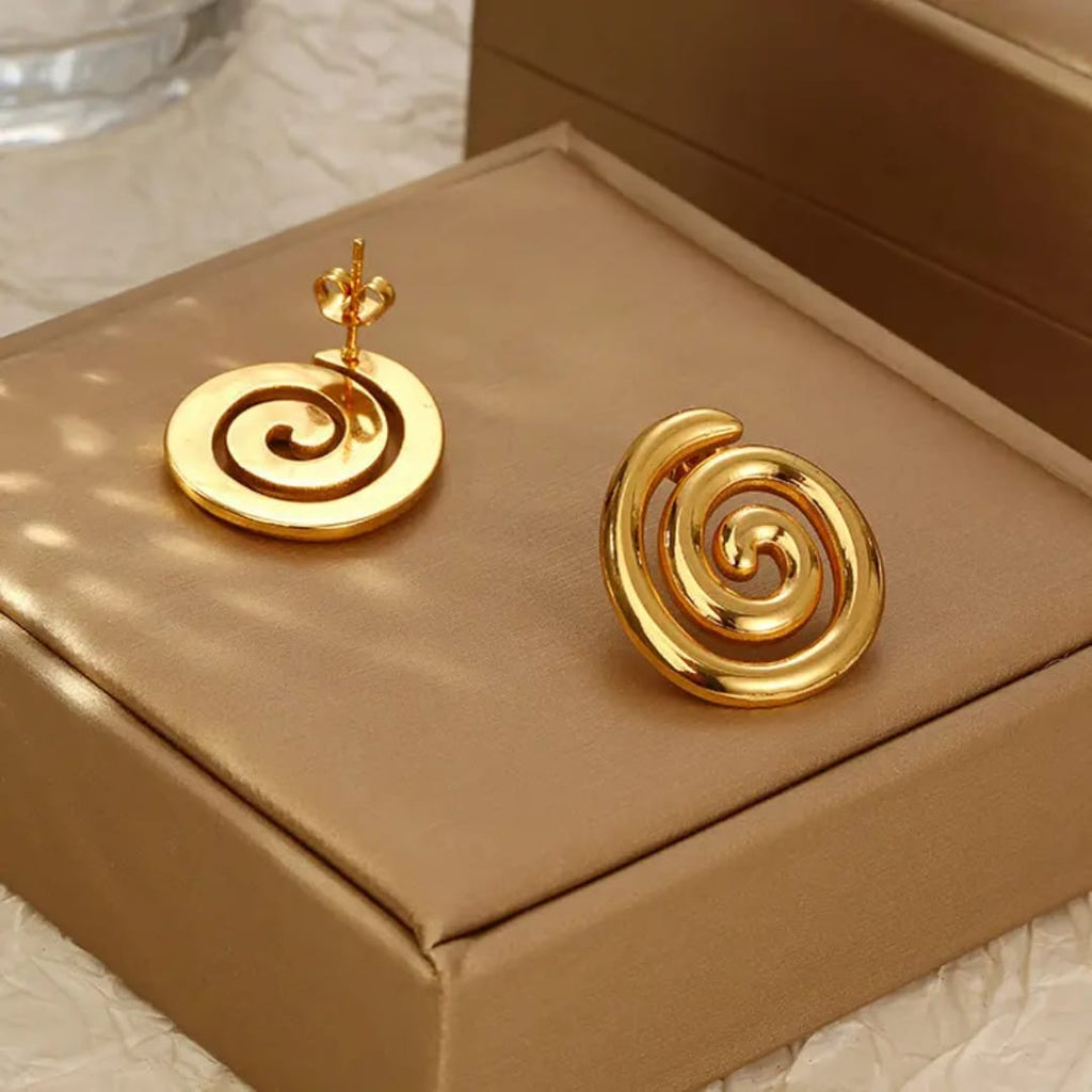 Vaara Aurelia Studs