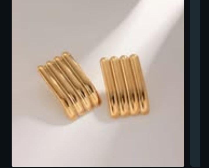 Vaara Linear Stack Studs