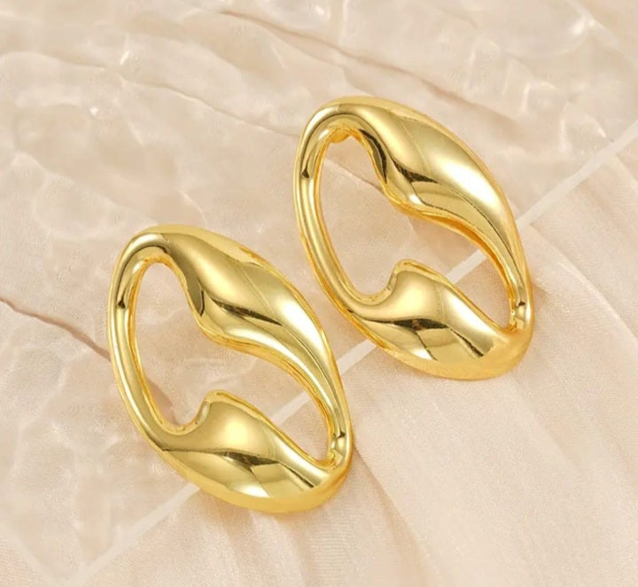 Vaara Forme Gold Earrings